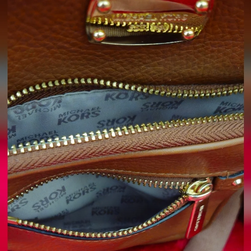 Michael Kors Jet Set Medium Pebbled Leather Tan Crossbody Bag